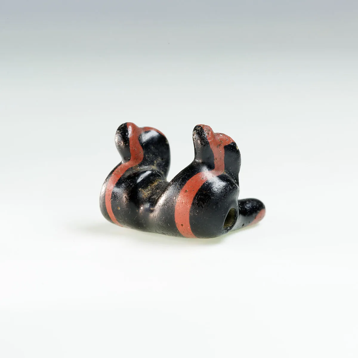 Pendant Depicting a Pair of Birds — Unknown
