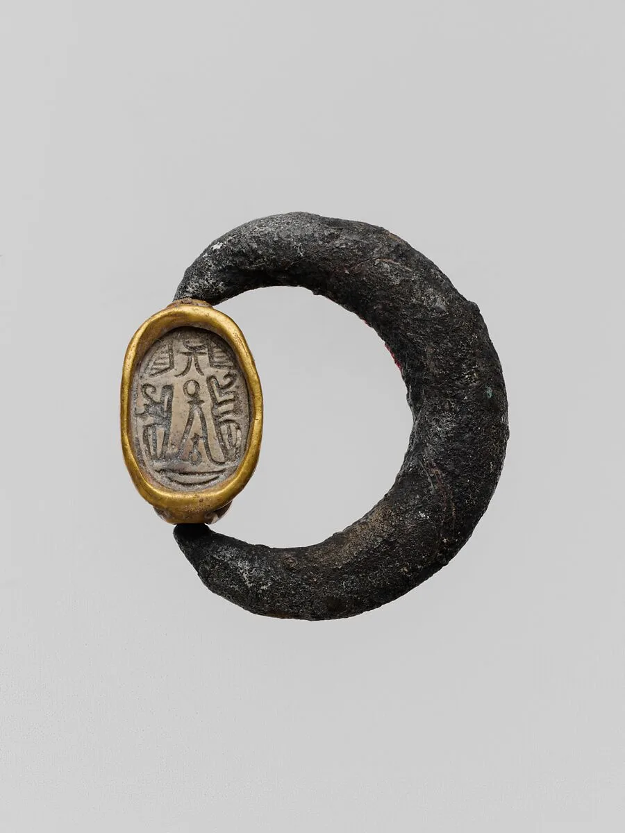 Silver swivel ring with glazed steatite scarab in a gold setting — Unknown