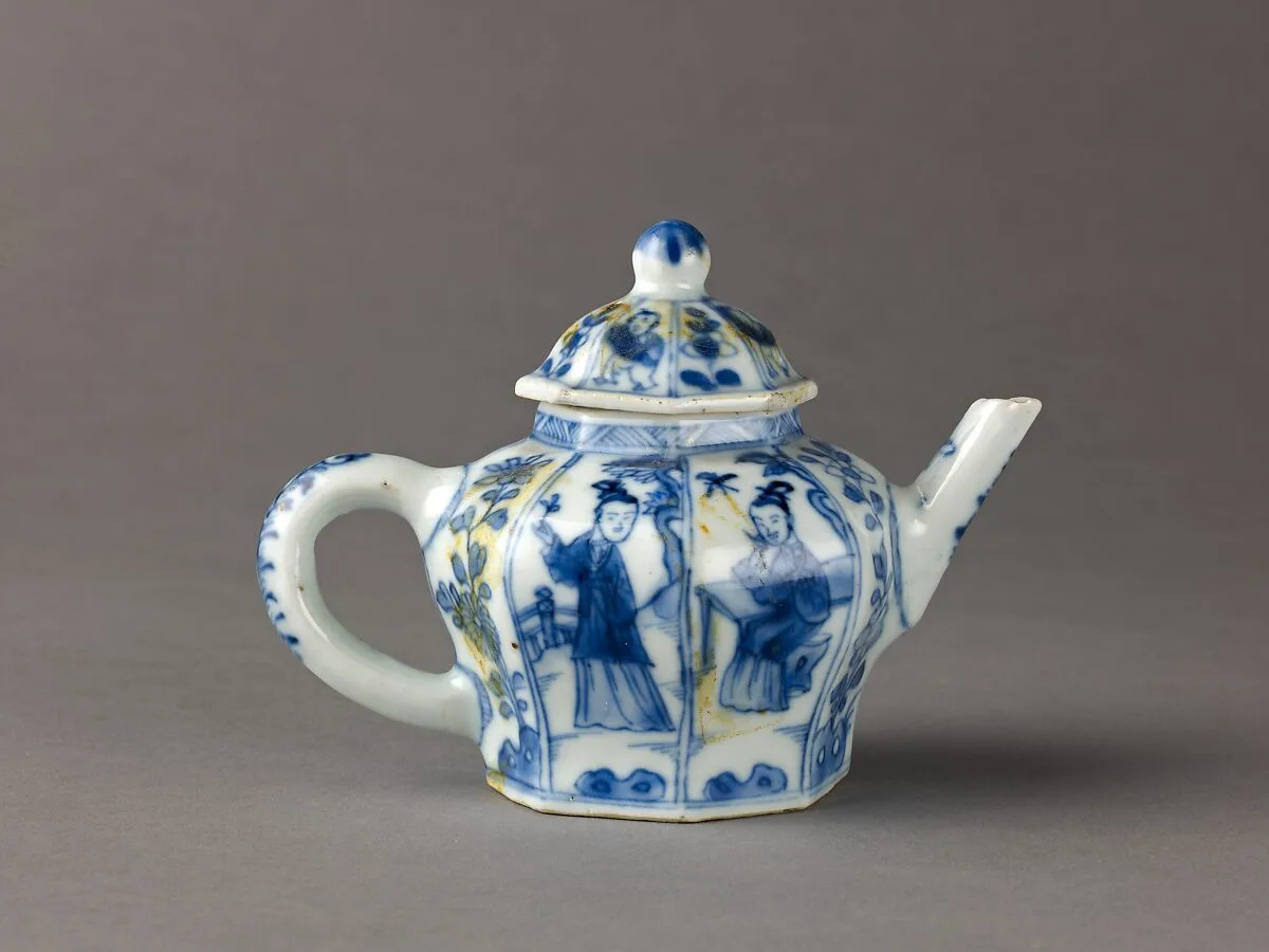 Small covered wine pot or teapot — Chinese