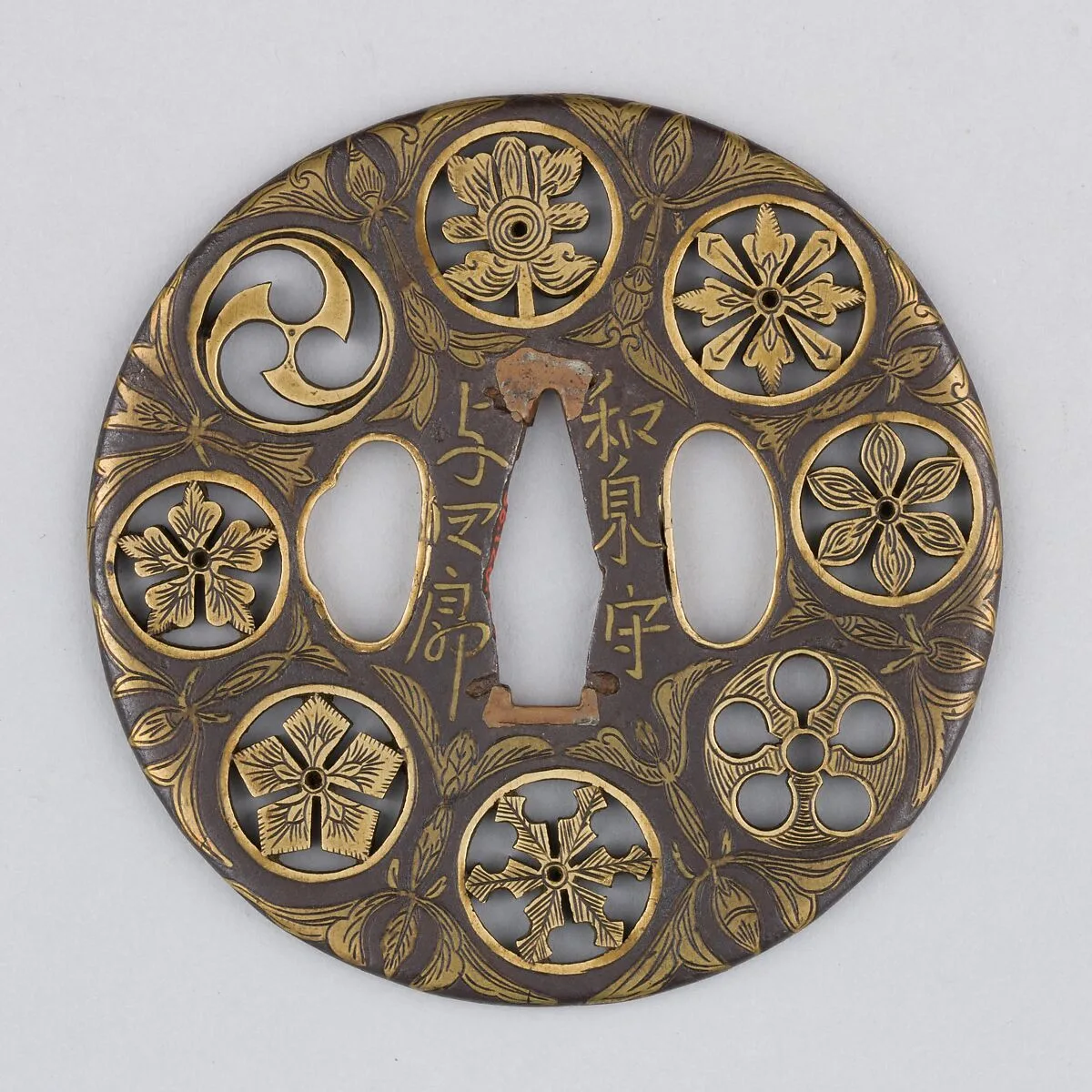 Sword guard (<i>Tsuba</i>) Depicting Crests and Arabesques (家紋散唐草文鐔) — Koike Izumi no Kami Naomasa