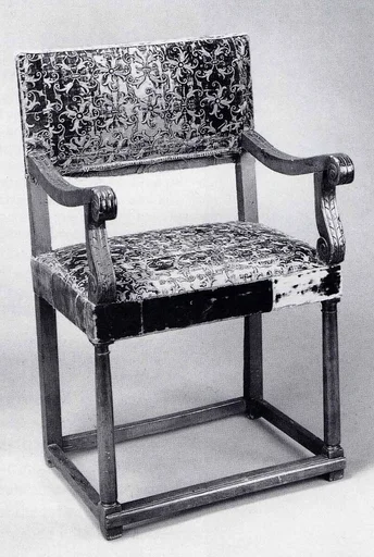 Armchair (chaise à bras)