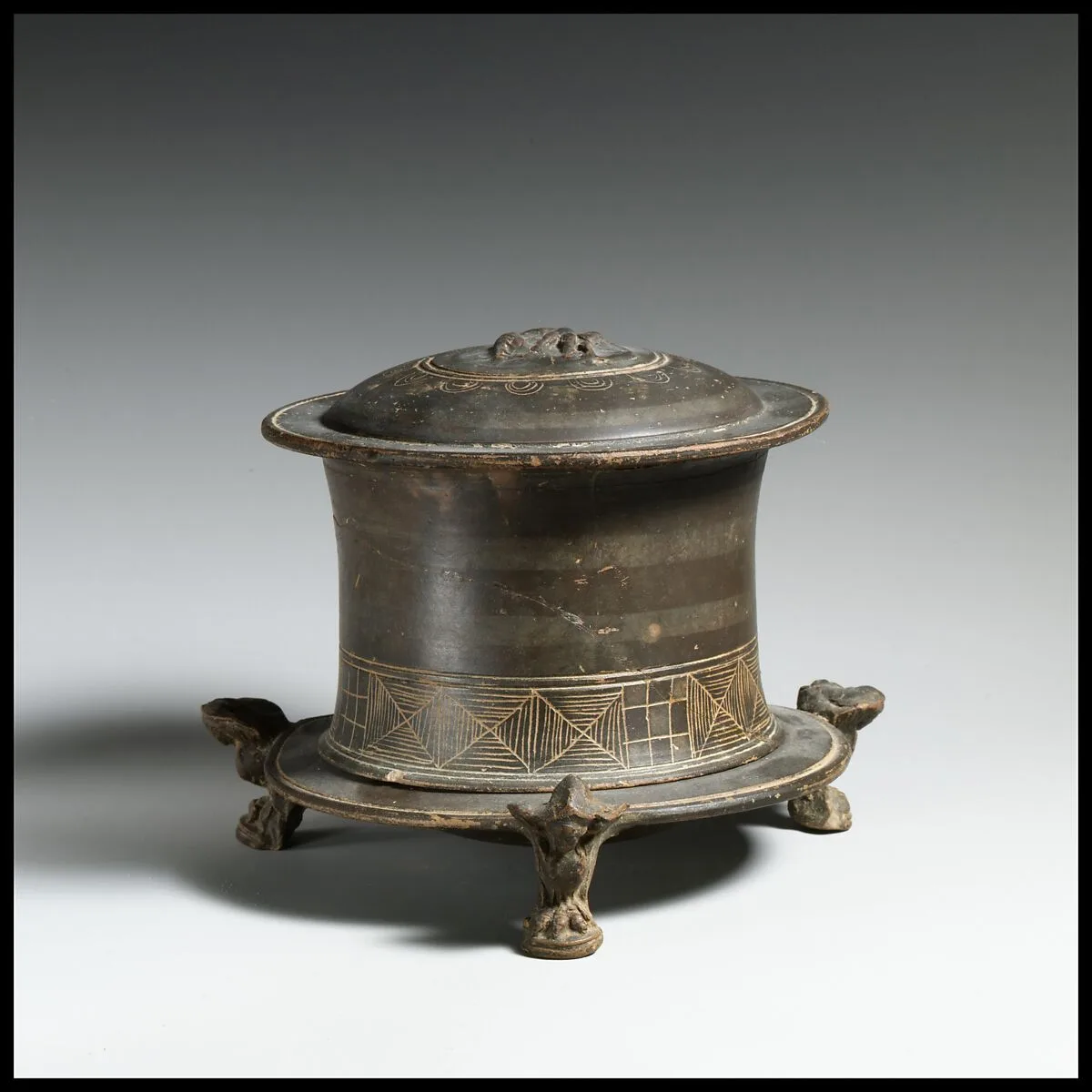 Terracotta pyxis (cosmetic box) — Unknown