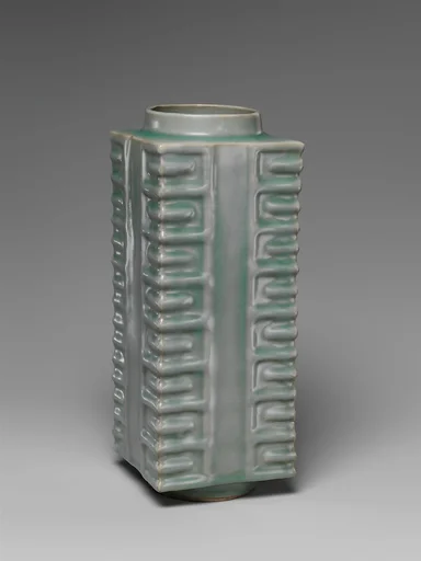 南宋 龍泉窯青瓷琮式瓶|Quadrangular vase in the form of a Neolithic ritual jade object (cong)