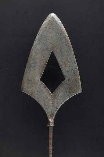 Arrowhead (<i>Yanone</i>)