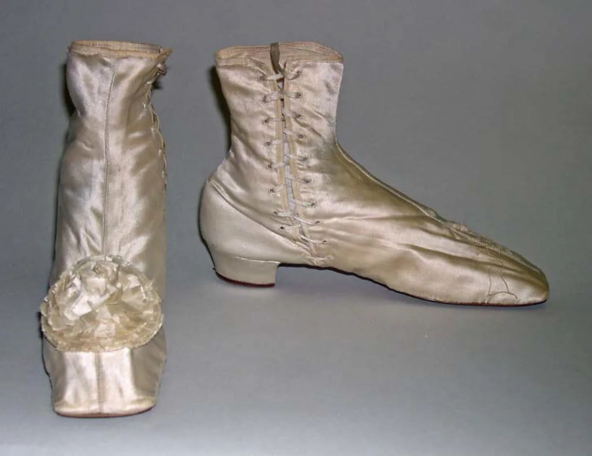 Wedding shoes — Unknown