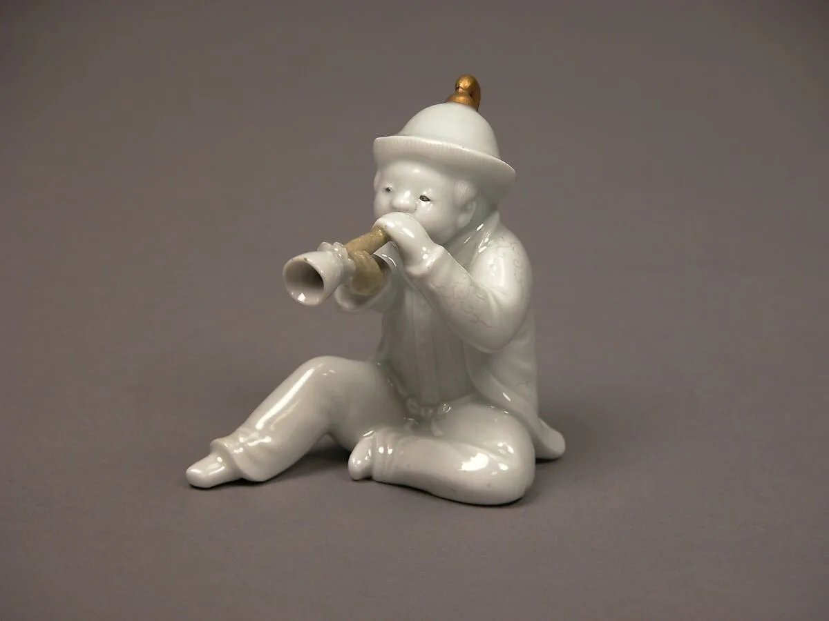 白磁角笛を吹く男子形置物|Boy Blowing a Horn — Unknown
