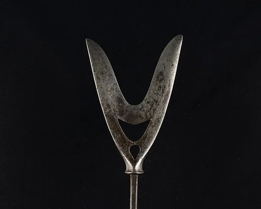 Arrowhead (<i>Yanone</i>)