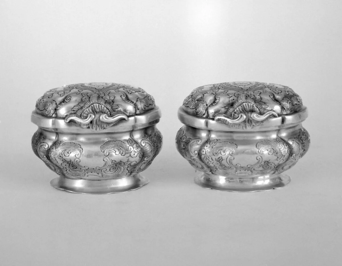 Small oval box with cover (one of a pair) — Johann Martin Satzger I