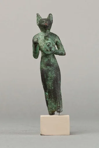 Bastet holding an aegis