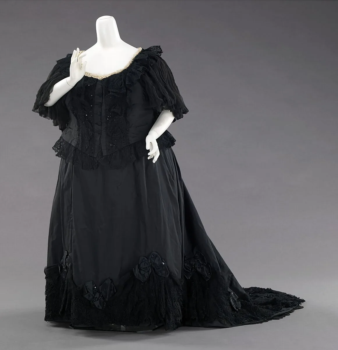 Mourning dress — Unknown