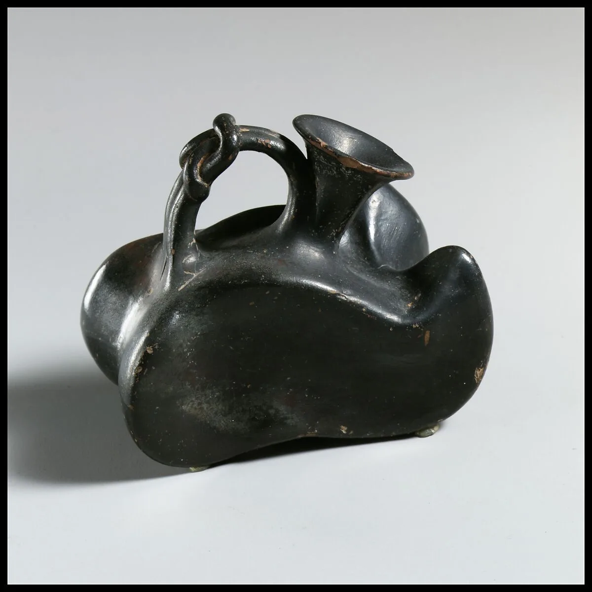 Terracotta askos (flask with a spout and handle over the top) — Unknown
