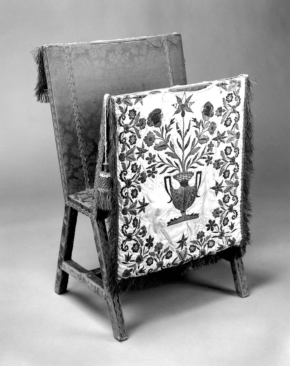 Portfolio stand and cover — Unknown