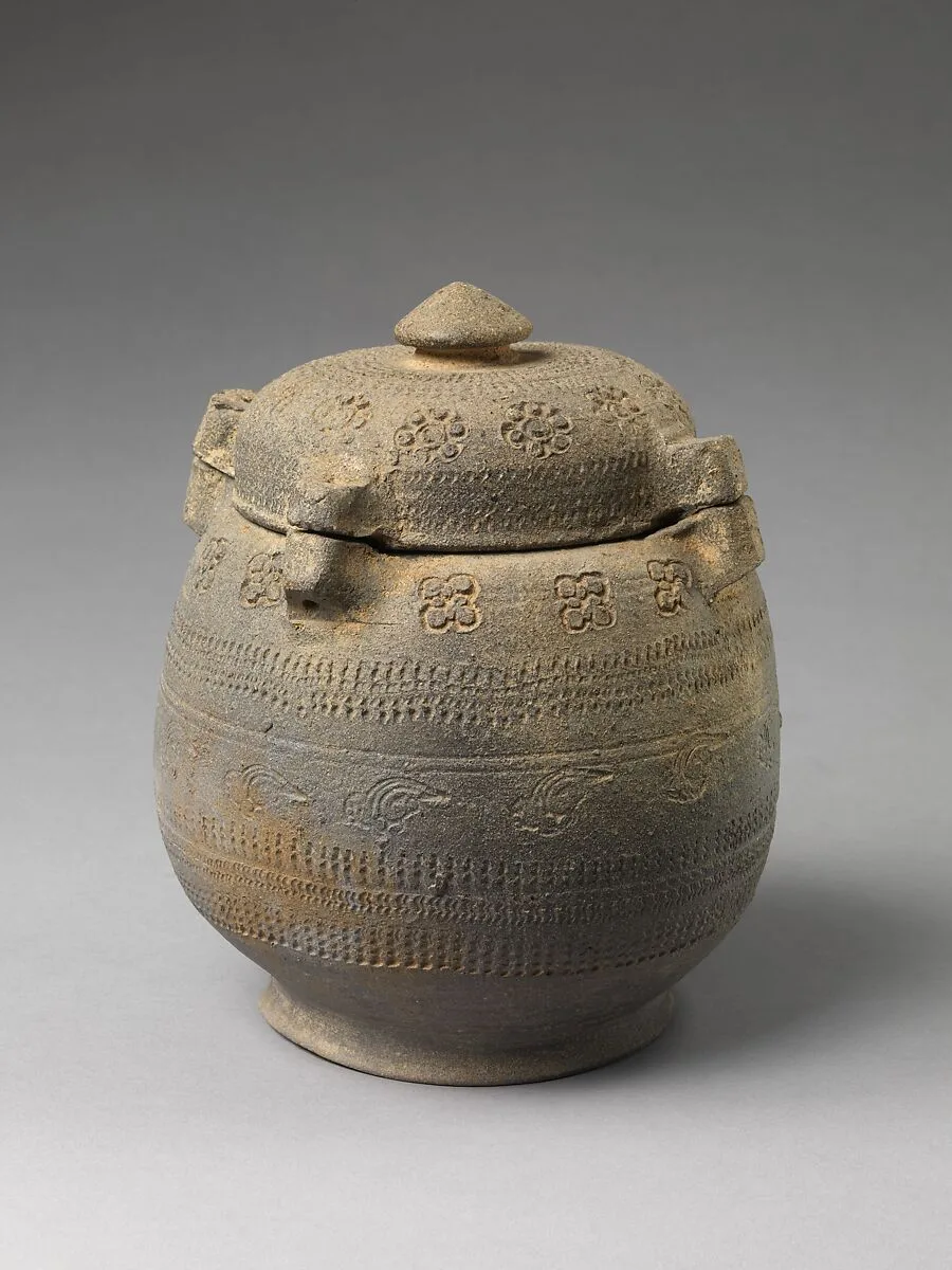 손잡이 달린 인화 무늬 합 통일신라|把手有蓋印花文盒 統一新羅|Covered urn with geometric decoration — Unknown