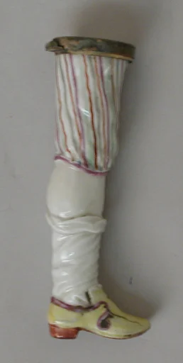 Étui in the form of a man's leg