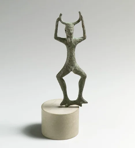 Statuette of a man