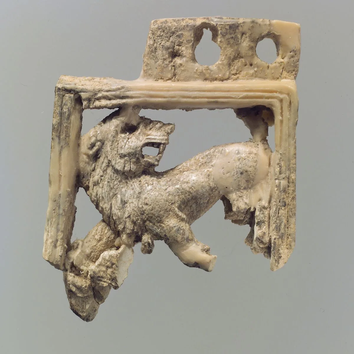 Openwork furniture plaque with lion — Unknown