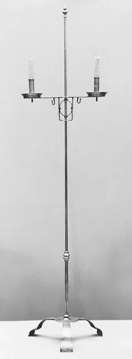 Standing candlestick