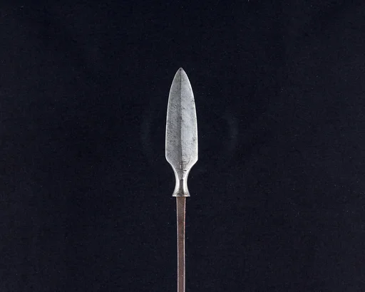 Arrowhead (<i>Yanone</i>)