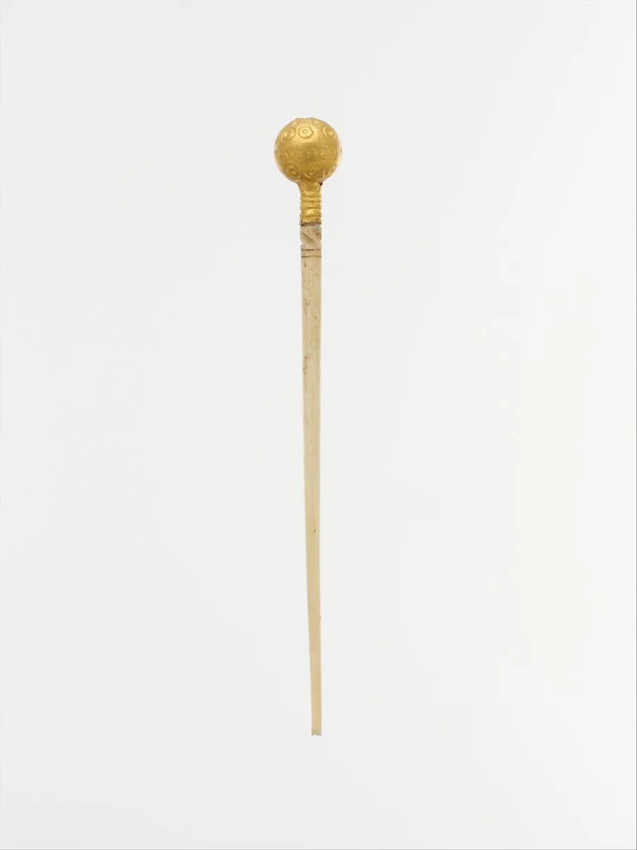 Ivory and gold pin — Unknown