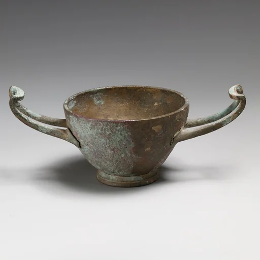 Bronze kylix (drinking cup)
