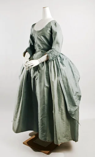 Robe à la Polonaise
