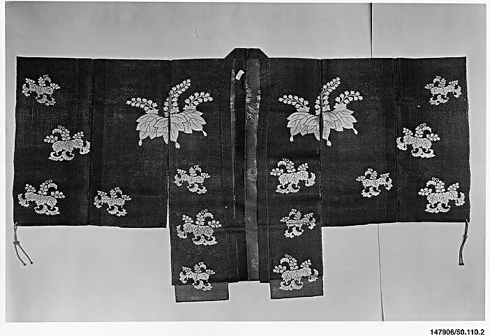 紫地桐模様長絹|Noh Costume (Chōken) with Paulownia — Unknown
