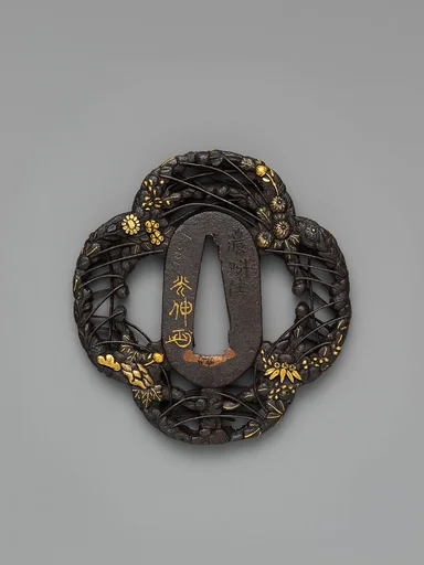 Sword Guard (<i>Tsuba</i>) With the Motif of Autumnal Vegetation (秋草透鐔)