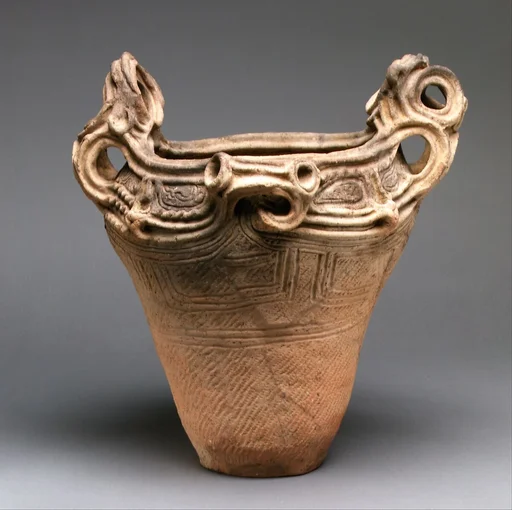 縄文 火焔土器|“Flame-rimmed” deep bowl (kaen doki)