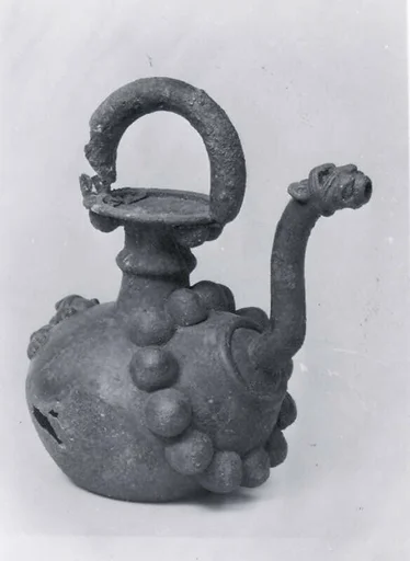 Spouted vessel