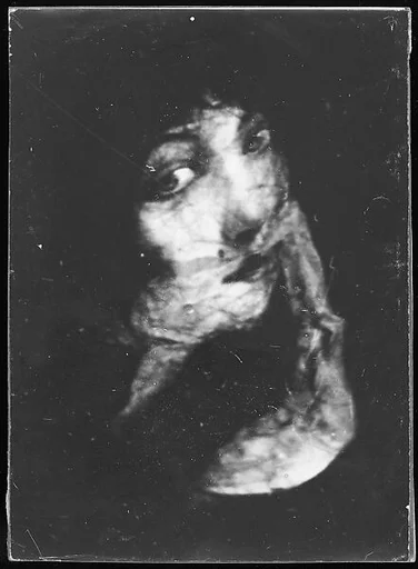 [Materialization of a Woman's Face Produced by the Medium Eva C.]