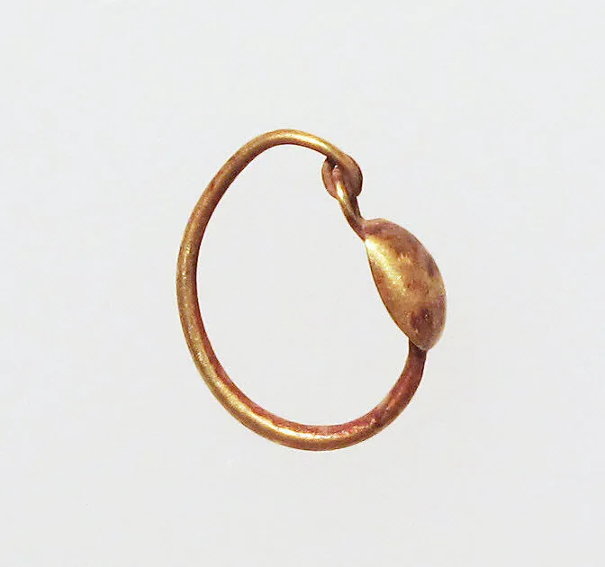 Earring with plain loop and disc — Unknown