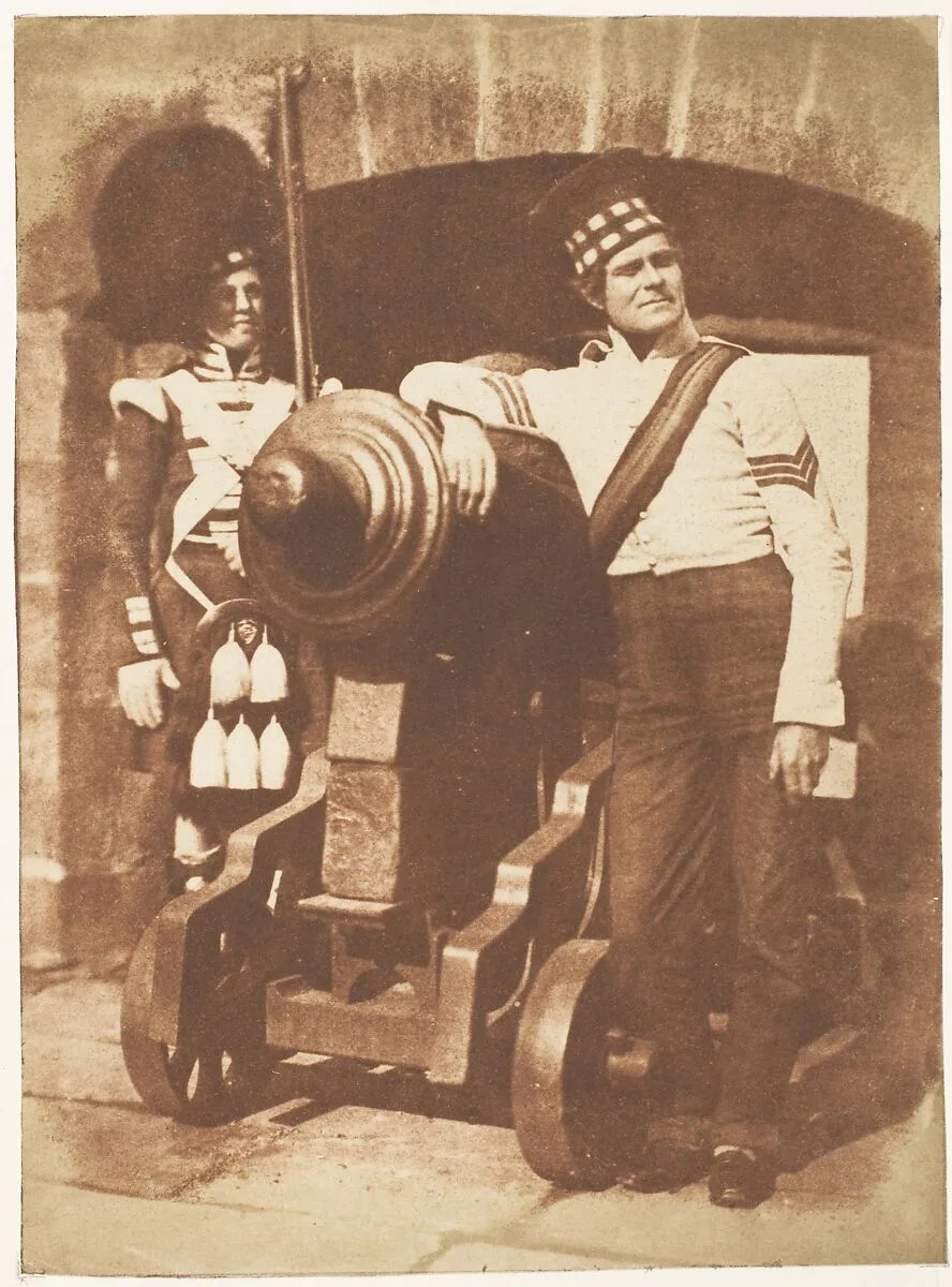 The Porthole / Sergeant and Private of the 42nd Gordon Highlanders, Edinburgh Castle — David Octavius Hill|Robert Adamson|Hill and Adamson