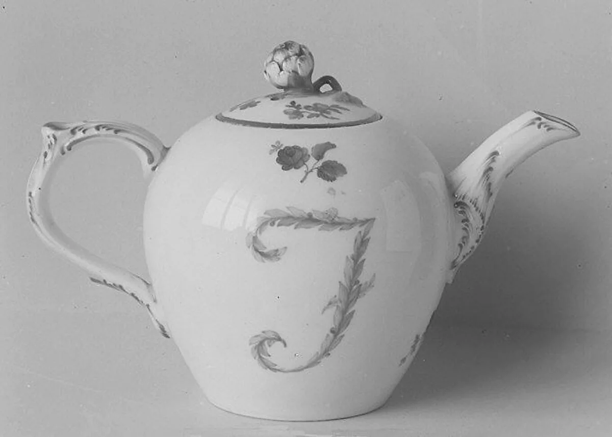 Teapot (part of a set) — Royal Porcelain Manufactory, Berlin