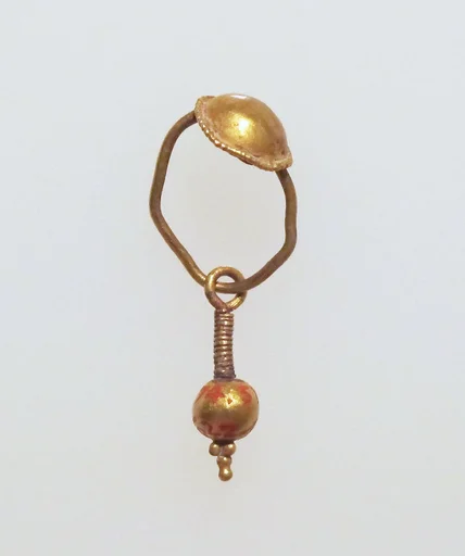 Gold earring with disc and pendant