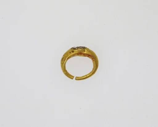 Ring with intaglio of schematic figure