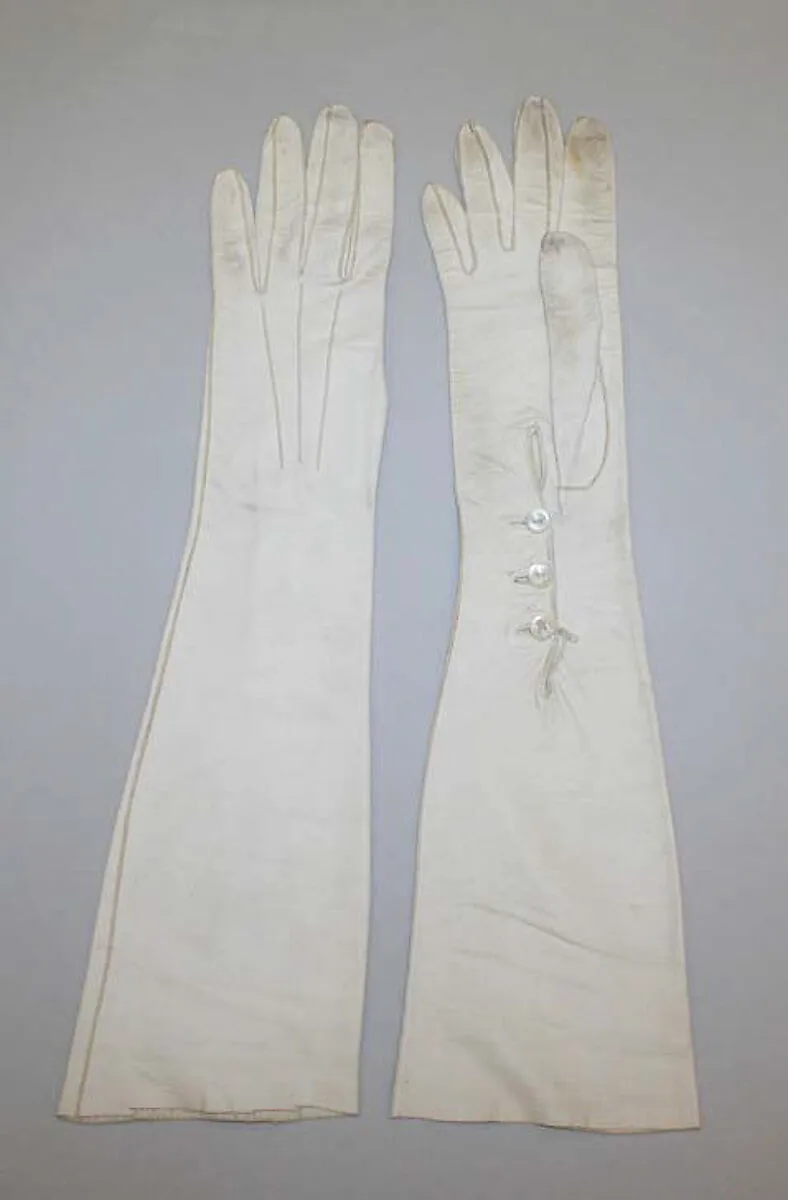 Wedding gloves — Unknown