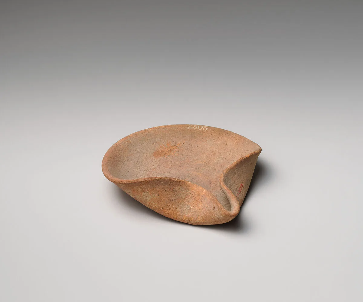Terracotta saucer-shaped lamp — Unknown