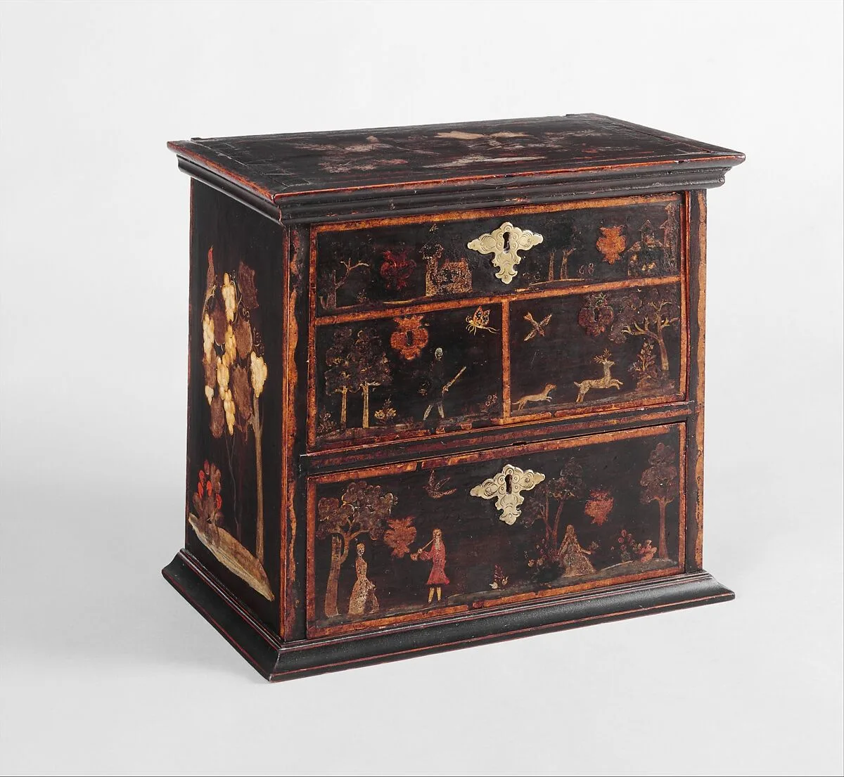 Small chest of drawers — Unknown