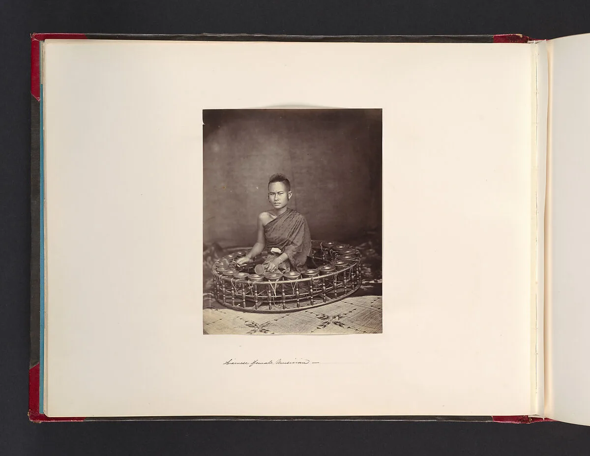 Siames Female Musician — John Thomson
