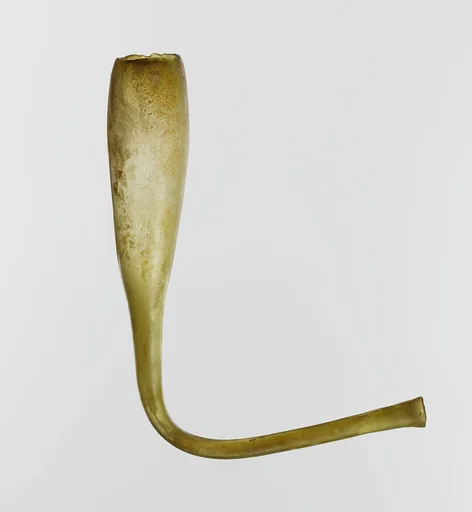 Glass horn-shaped vessel