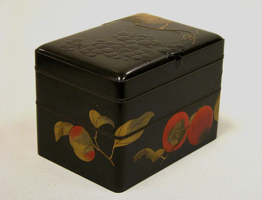 果蔬蒔絵菓子箱|Two-Tiered Box with Design of Autumn Fruits — Ikeda Taishin