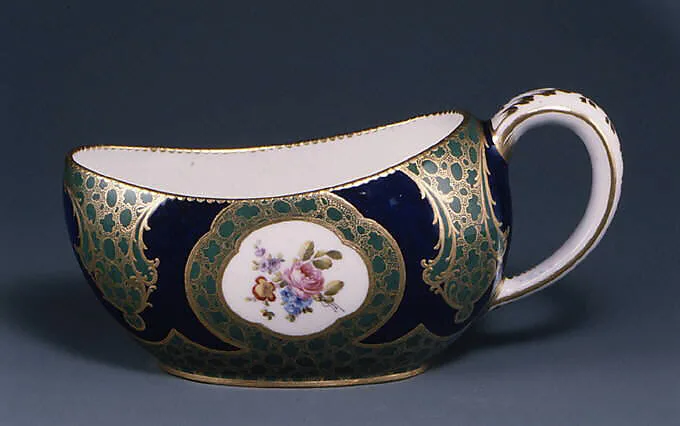 Chamber pot (Pot de chambre ovale) — Sèvres Manufactory