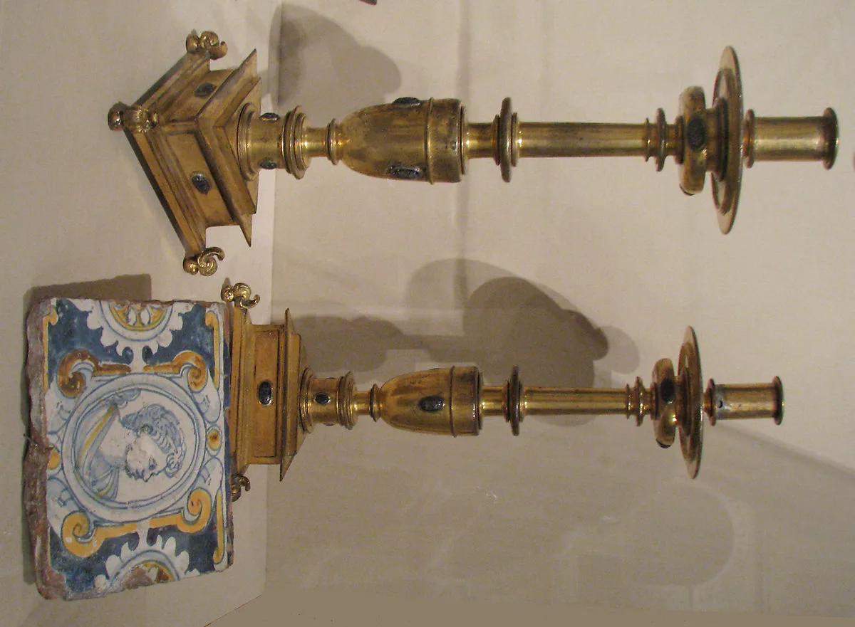 Pair of candlesticks — Unknown