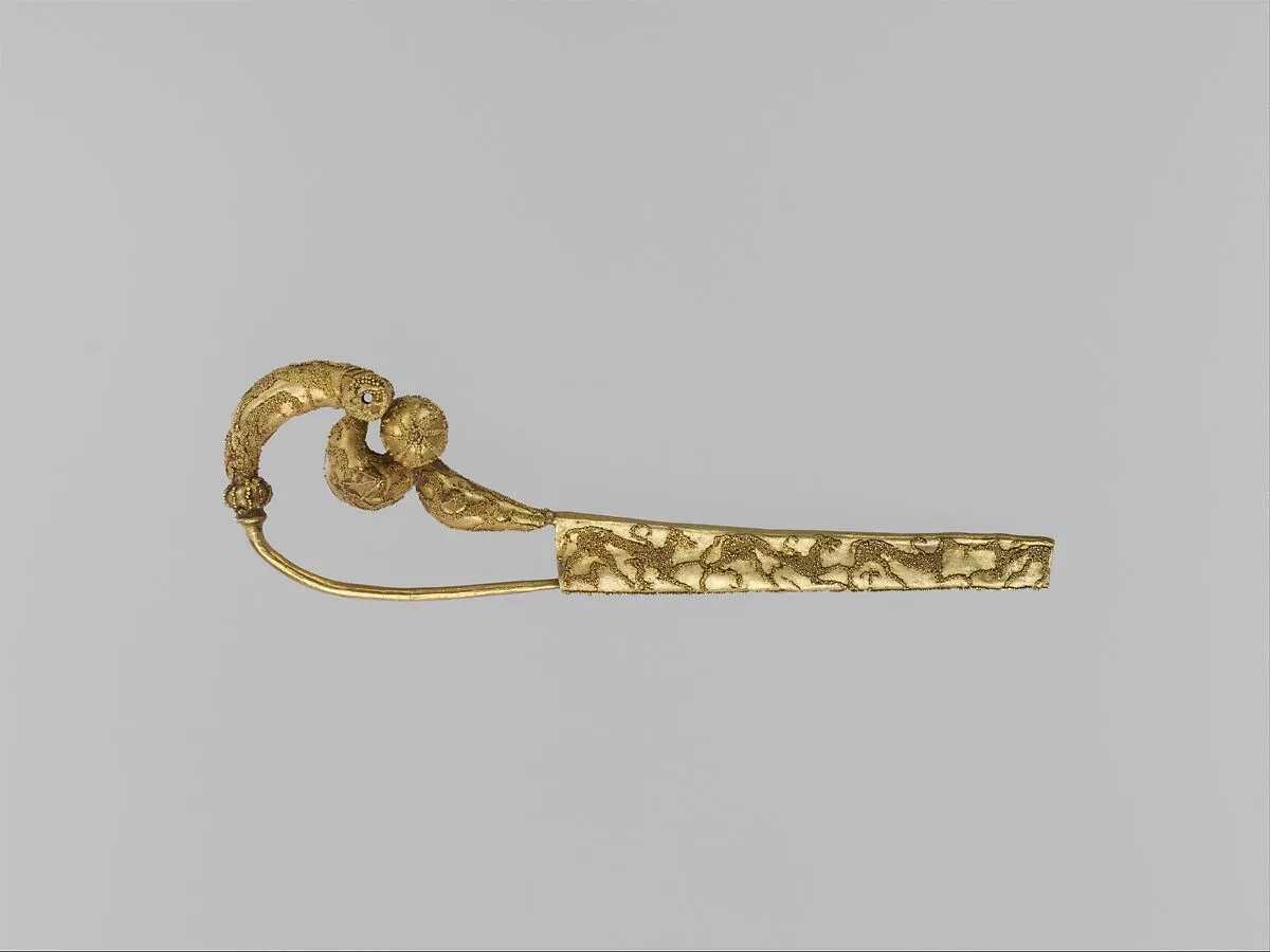 Gold serpentine fibula (safety pin) with animals in granulation — Unknown