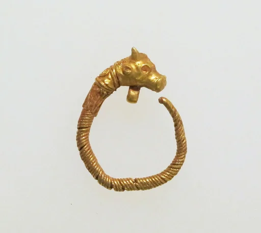 Earring with head of bull