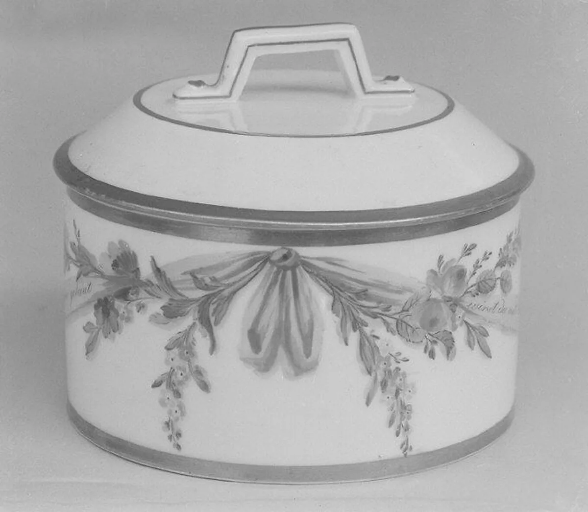 Bowl with cover — Gotha