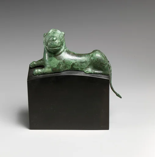 Bronze statuette of a lion