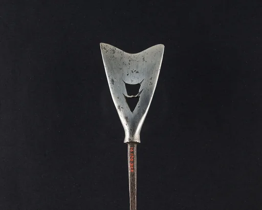 Arrowhead (<i>Yanone</i>)