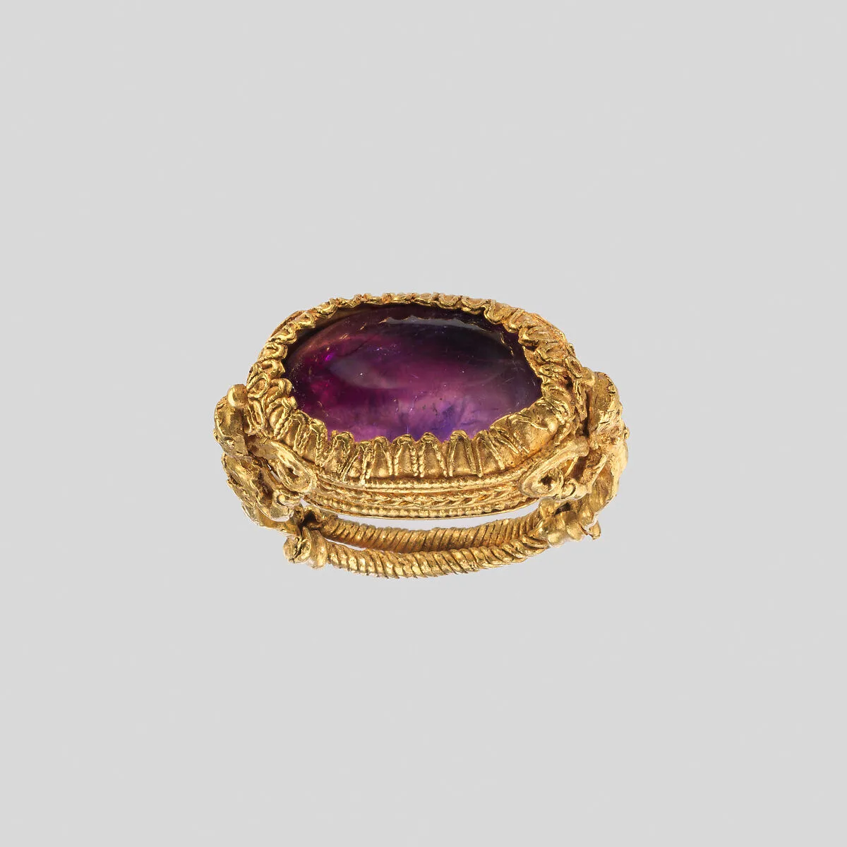 Gold and amethyst ring — Unknown