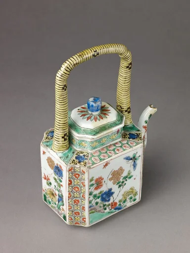 Covered wine pot or teapot